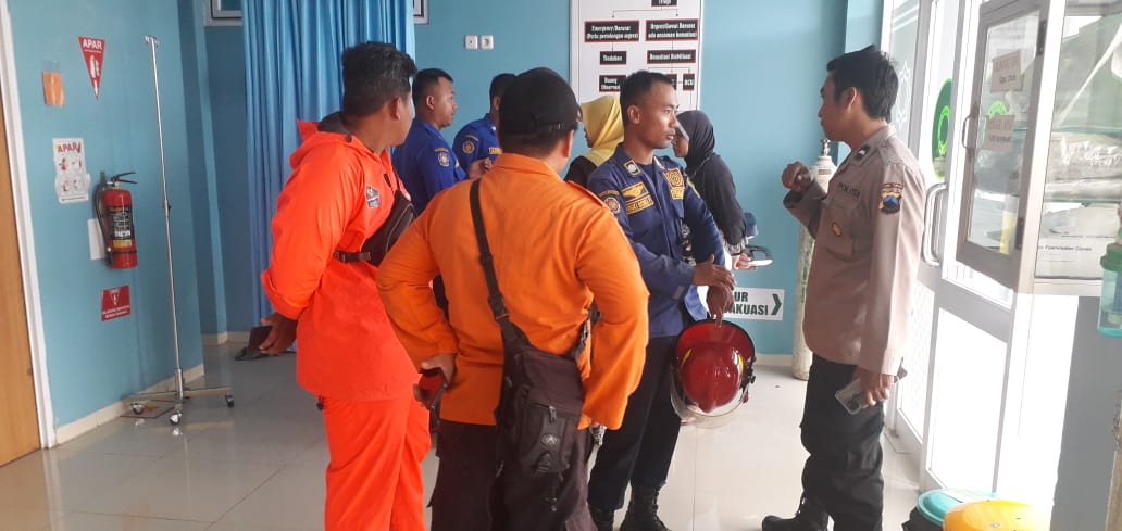 Featured image for Rescuer BPBD Banjarnegara, DAMKAR dan Tim Gabungan Evakuasi Orang Tersengat Listrik di Gumiwang