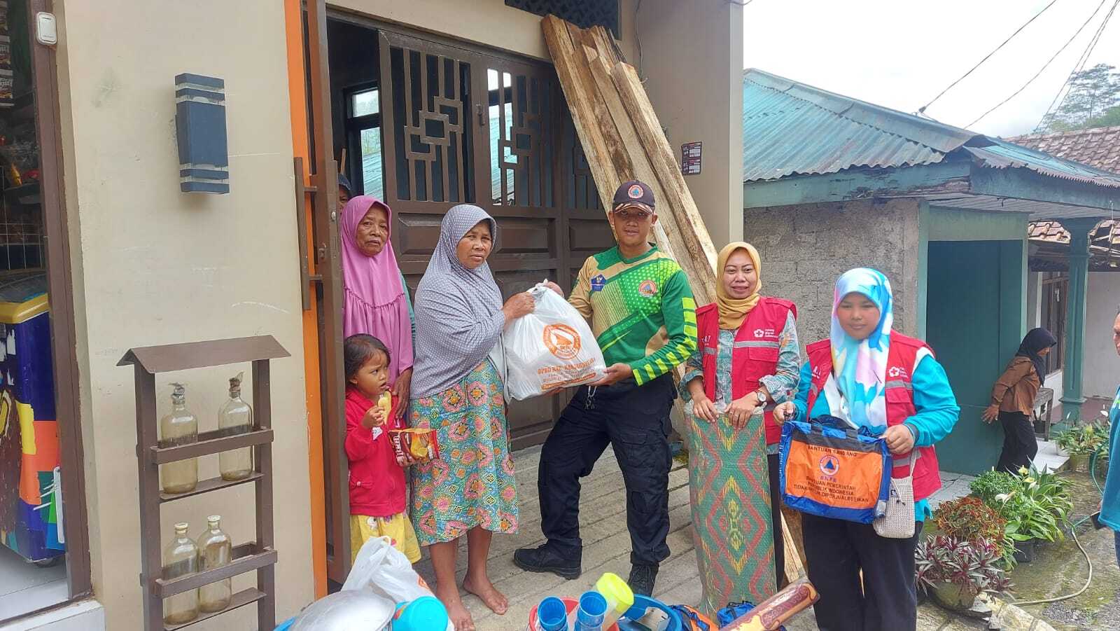 Featured image for Tungku Api Masih Menyala, Rumah Mujiarto Terbakar.