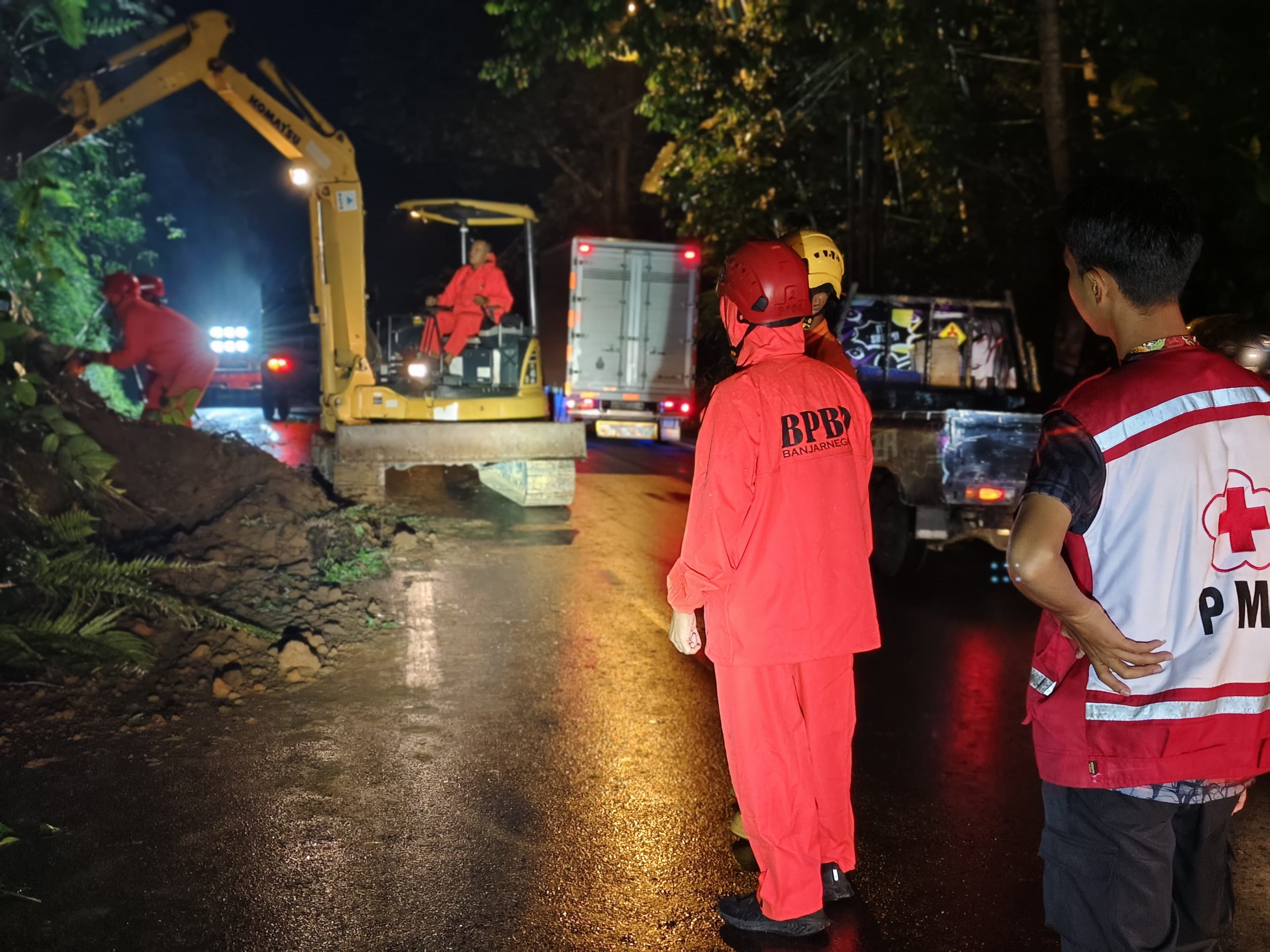 Featured image for Tanah Longsor di Banjarnegara, Jalan Raya Nasional Tersumbat